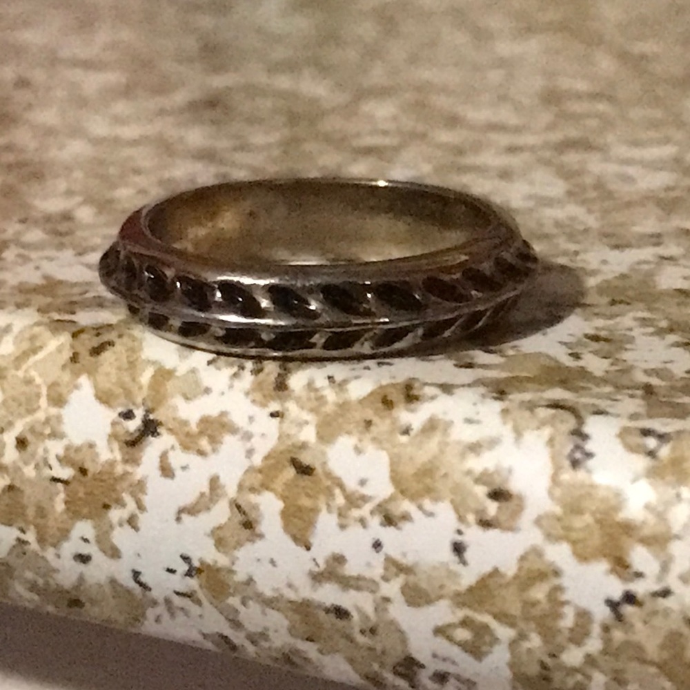 Size 7.5 ring with black design around ring